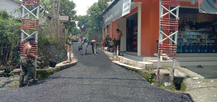 Album : Pengaspalan Jalan Desa RW 3